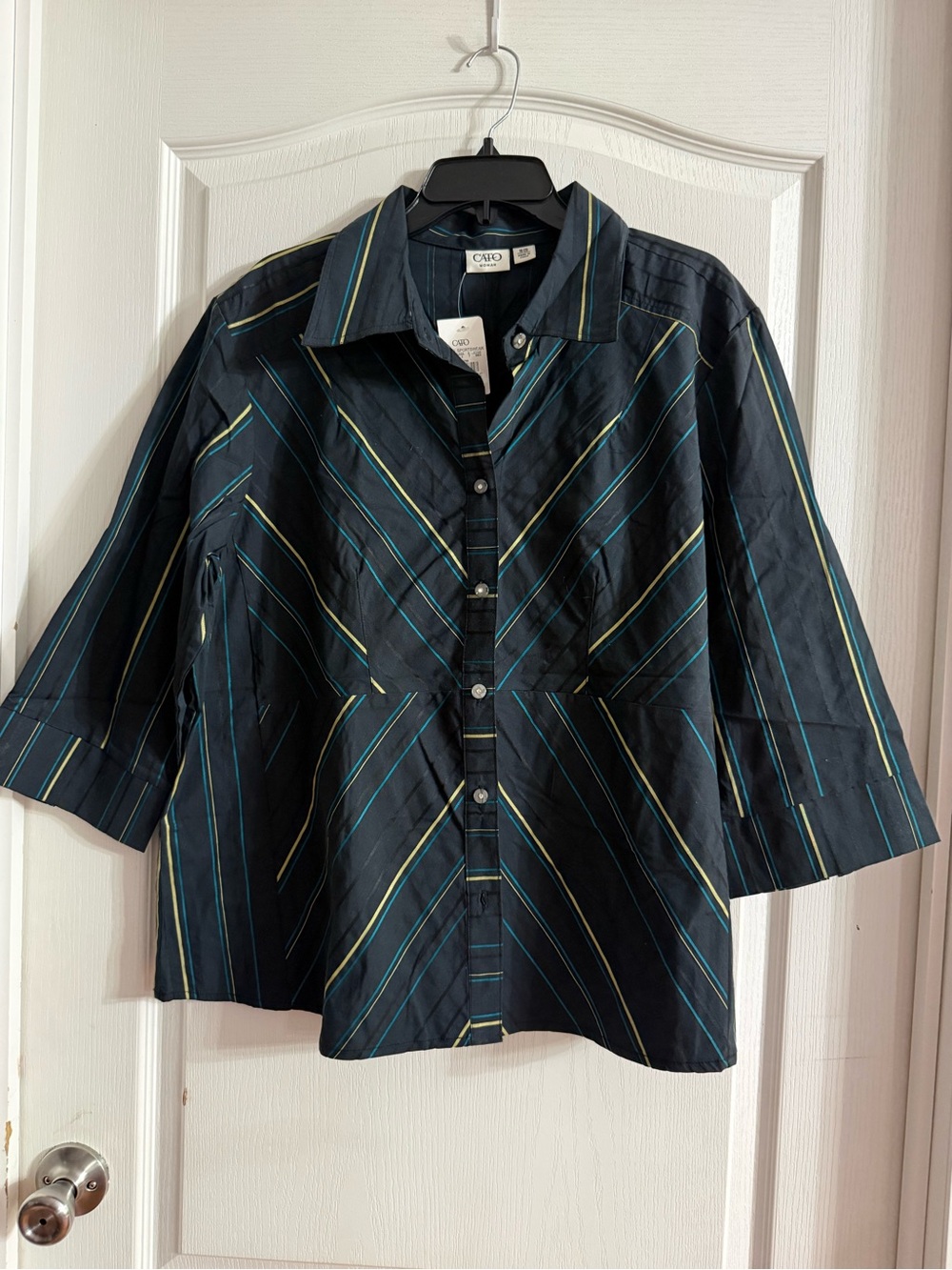 Cato Women’s Striped Button Up Top NWT Sz 18/20. SP-26